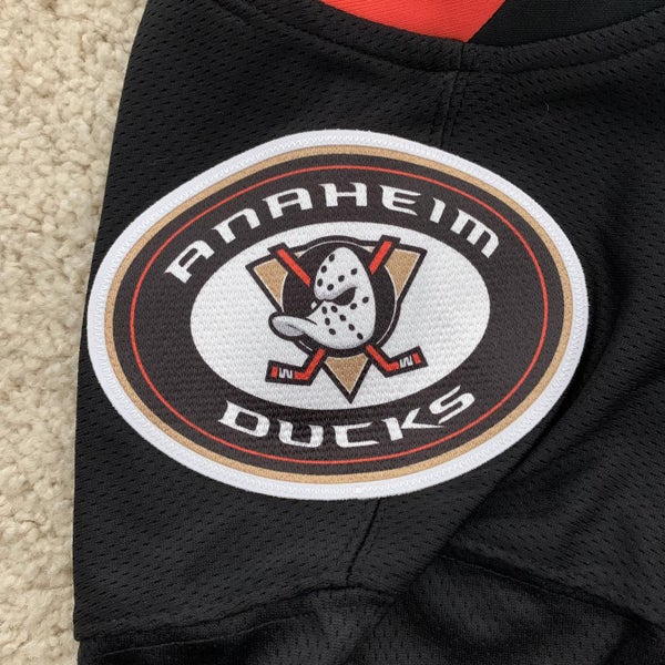 Anaheim Ducks on X: ✋Who here loves our new #ReverseRetro jersey? You can  see them on our players twice at @HondaCenter (11/6 vs. Florida and 11/15  vs. Detroit) and six more times