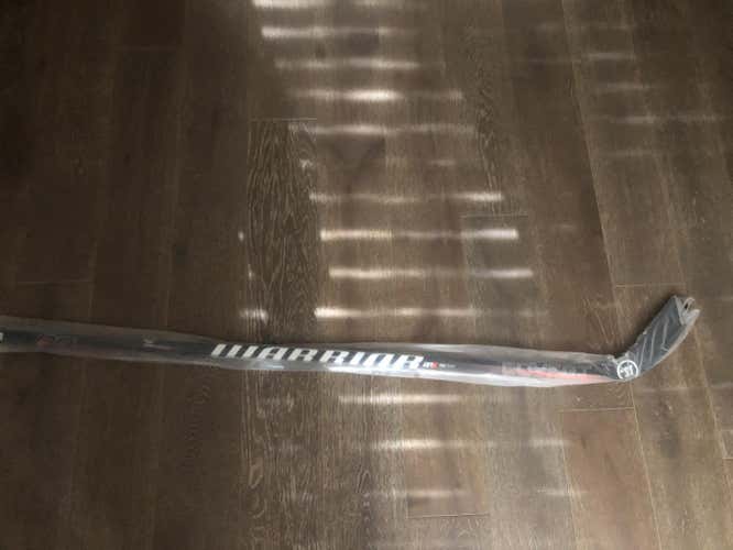 New Senior Warrior Right Handed QRE Pro Team Hockey Stick Mid Pattern