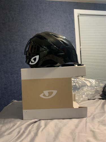 New Youth Medium Giro NINE.10 Helmet