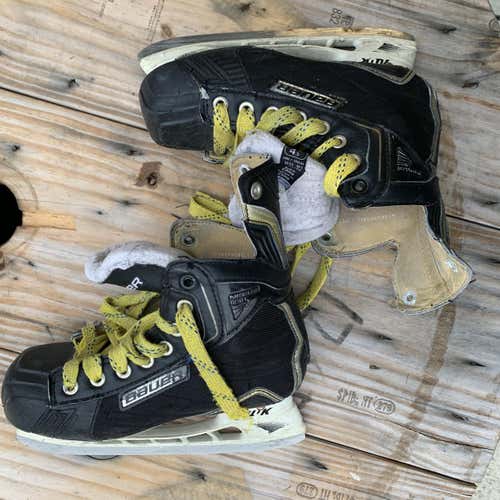 Youth Bauer Nexus 800 Size 4.5 Hockey Skates
