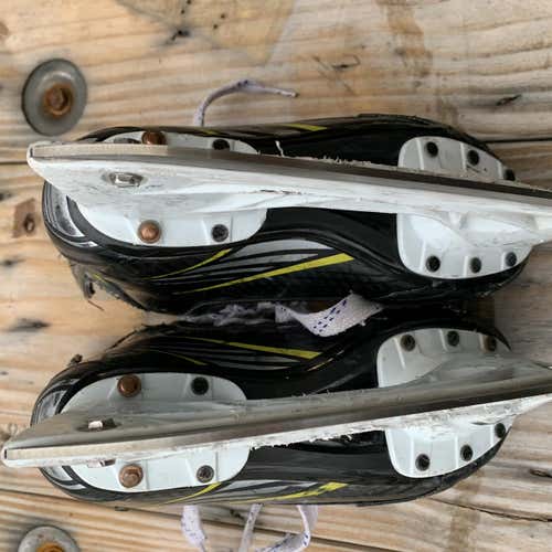 Youth CCM Tacks Size 1 Hockey Skates