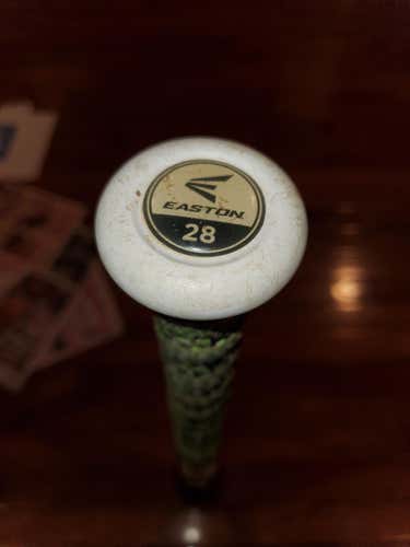 Used Kid Pitch (9YO-13YO) USSSA Certified 2016 Easton Composite Mako Bat (-10) 18 oz 28"