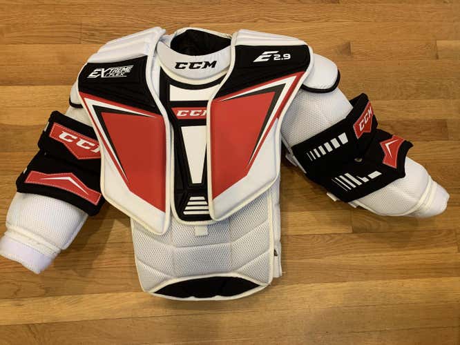 New Senior Medium CCM Extreme Flex Shield E2.9 Goalie Chest Protector