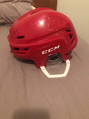 Red Used Medium CCM Resistance 300  Helmet