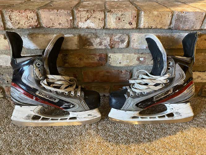 New Senior Bauer Vapor APX Hockey Skates Regular Width Pro Stock Size 9