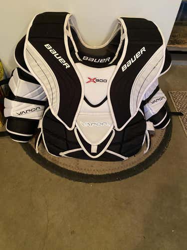 Senior Medium Bauer Vapor X900  Goalie Chest Protector
