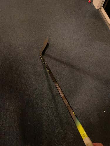 Senior Right Handed Alpha DX Hockey Stick