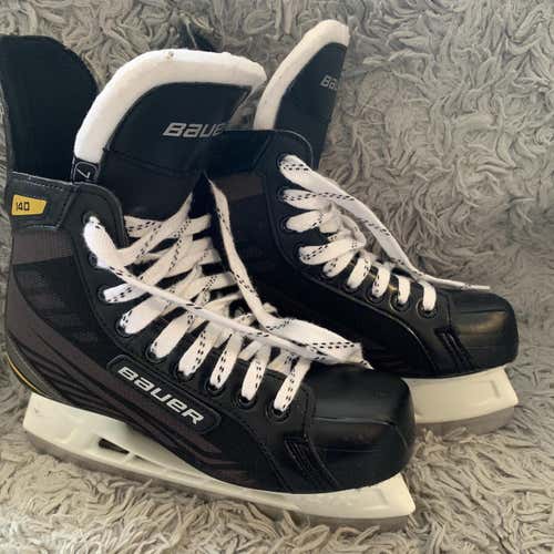 Senior Bauer Supreme 140 Size 7 Hockey Skates