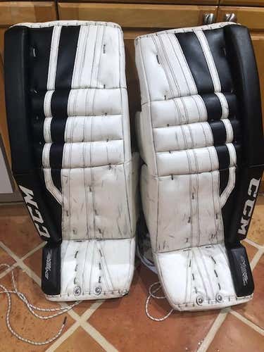 White and Black Used Senior 32" CCM Extreme Flex 860 Goalie Leg Pads GOOD cond.