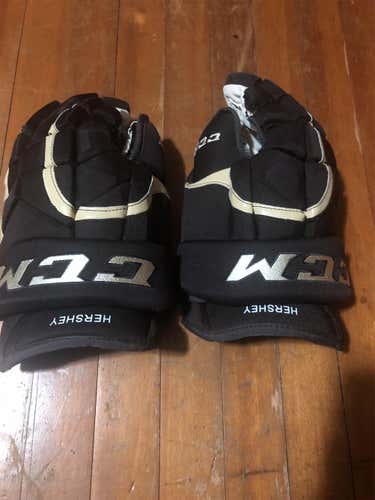 Hershey Bears(AHL) CCM HG12 14" Pro Stock Gloves And Hershey Bears Snap Back Hat
