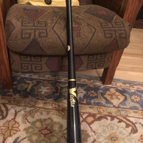 Victus JC24 32IN 29OZ Wood baseball Bat