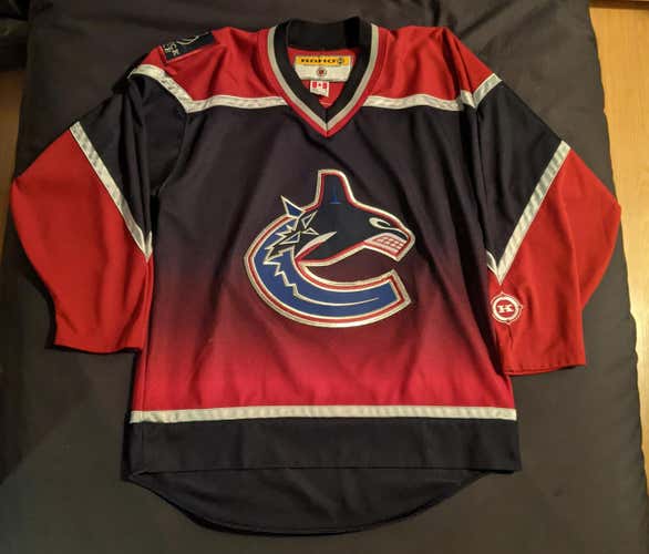Vancouver Canucks Gradient Alternate Jersey - KOHO MEDIUM
