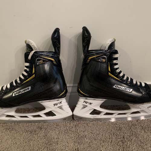 Senior Bauer Supreme 2S Extra Wide Width  Size 9.5 Hockey Skates