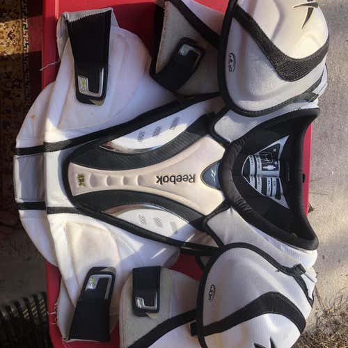Reebok 10K Senior Size XL Shoulder Pads