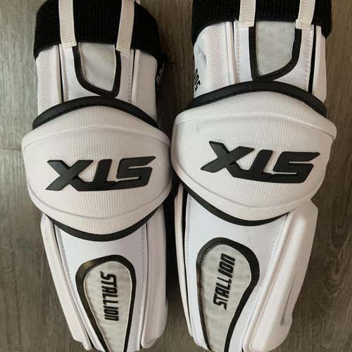 Used Medium STX Stallion 500 Arm Pads