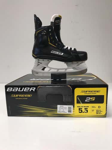 Junior Bauer Supreme 2S Regular Width  Size 5.5 Hockey Skates