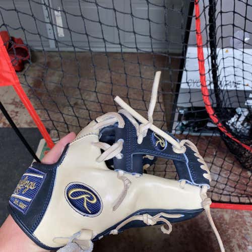 BARELY USED Wing Tip Heart of the Hide 11.5" Baseball Glove