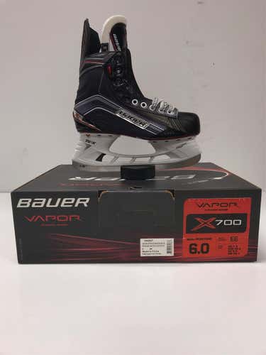 Senior Bauer Vapor X700 Extra Wide Width  Size 6 Hockey Skates