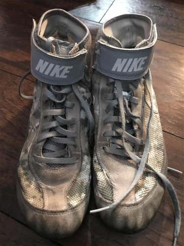 Used Nike Size 7.5