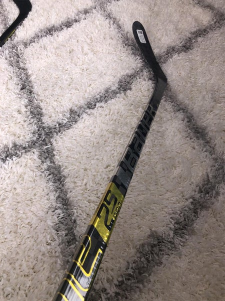 Intermediate Left Hand Supreme 2S Pro P28 Pattern 65 Flex Hockey Stick