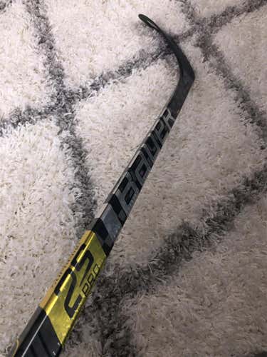 Intermediate Right Handed Supreme 2S P28 Toe Pattern 65 Flex Hockey Stick