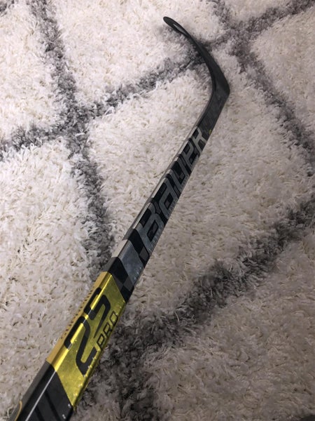 Intermediate Right Handed Supreme 2S P28 Toe Pattern 65 Flex Hockey Stick