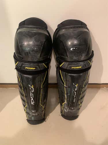 Senior CCM Tacks 7092  Shin Pads