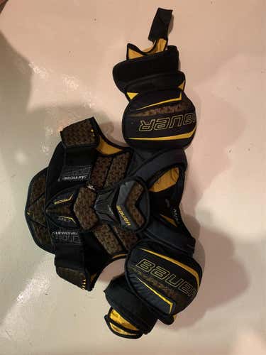 Senior Medium Bauer Supreme TotalOne MX3  Shoulder Pads