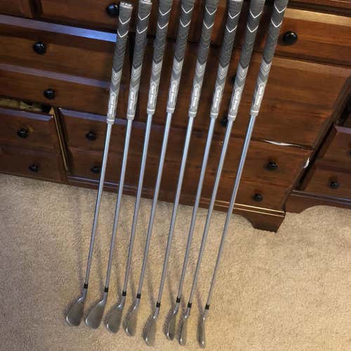 Men's Right Handed iBlade Extra Stiff Flex Graphite/Steel Shaft Iron Set