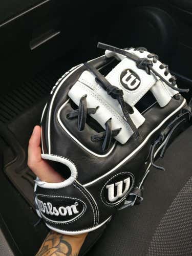 New Wilson Right Hand Throw A2000 1788 Baseball Glove 11.25"