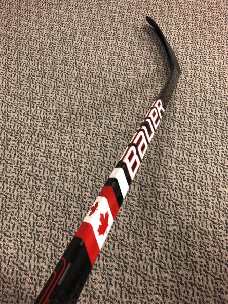 Senior Right Handed Supreme 2S P28M Pattern 87 Flex Pro Stock Hockey Stick