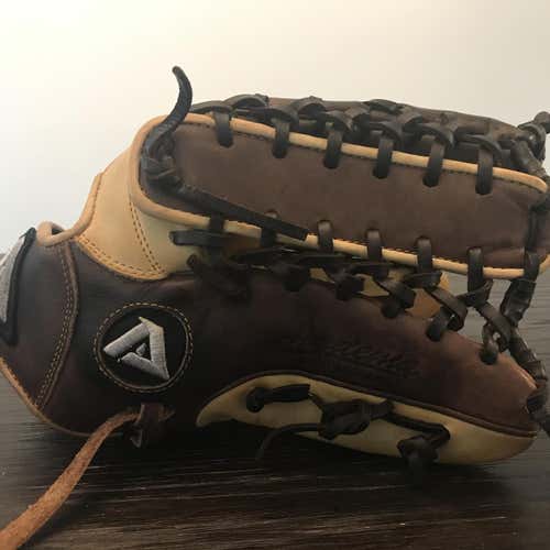 Akadema Outfield Glove