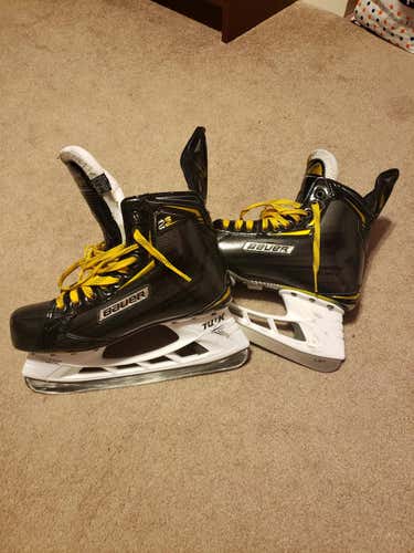 Used Senior Bauer Supreme 2S Hockey Skates Regular Width Size 7.5