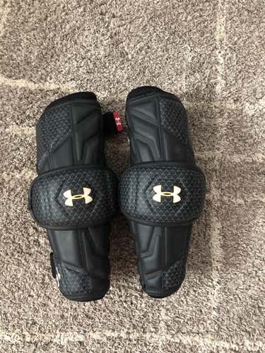 Used Medium Under Armour Player SS Arm Pads