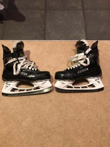 Senior Bauer Supreme 2S Pro Size 8 Hockey Skates, LS5 carbon blades