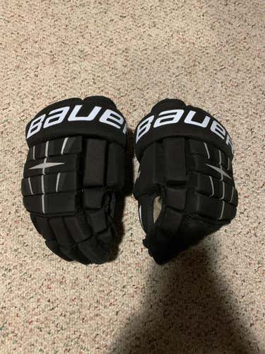 Black Bauer 4 Roll Base Model Hockey Gloves