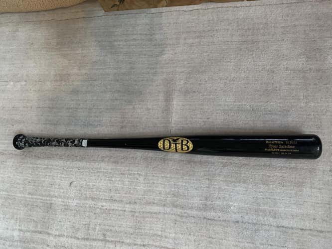 Dovetail Bat DTB TS329a Maple Wood Bat 33.75" 31 oz. - MAJOR LEAGUER TYLER SALADINO USED BAT