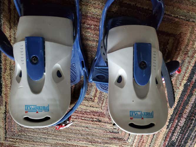 Used XS Burton Freestyle Snowboard Bindings