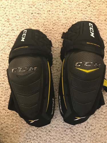 Senior Large CCM tacks 6052 Elbow Pads Used very good condition