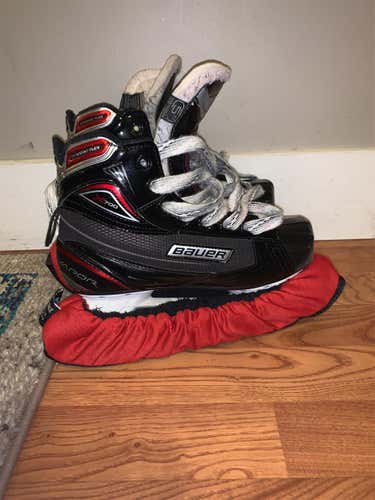 Junior Bauer Vapor X700 Regular Width  Size 5 Hockey Goalie Skates