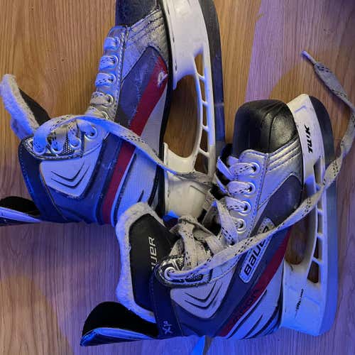 Junior Bauer Vapor X1.0 Regular Width Size 4 Hockey Skates