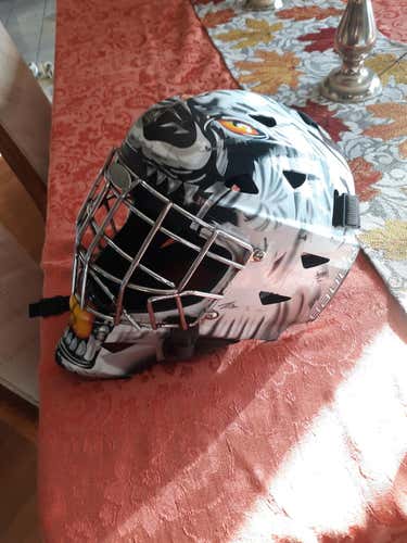 Used Junior Bauer 1400 Goalie Mask
