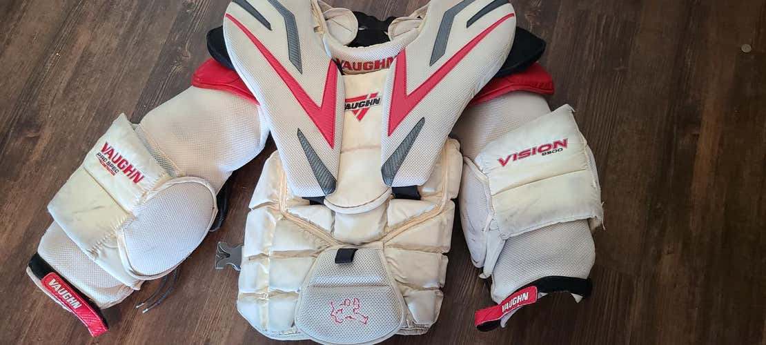 Used Senior Large Vaughn Vision 9500 Goalie Chest Protector