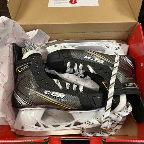 Senior CCM Tacks 9060 Regular Width  Size 9.5 Hockey Skates