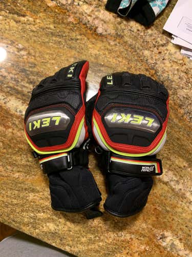 Black Adult  Size 8.5 Leki