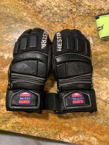 Black Youth Size 5 Hestra