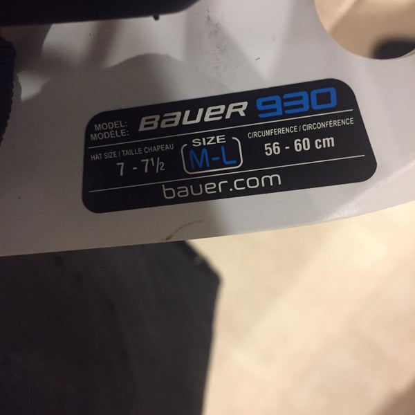 White Senior Bauer 930 Goalie Mask