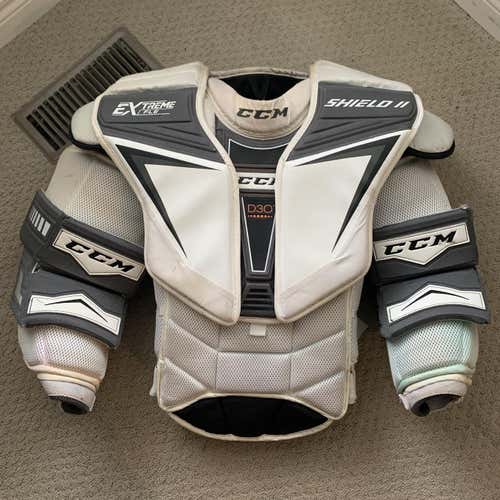 Senior Medium CCM Extreme Flex Shield 2 Goalie Chest Protector