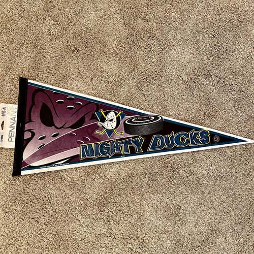 NEW: VINTAGE ANAHEIM MIGHTY DUCKS NHL HOCKEY PENNANT