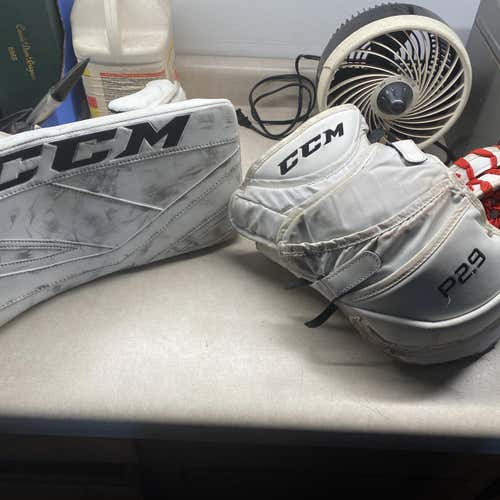 Full Right  CCM P2.9 Glove And blocker